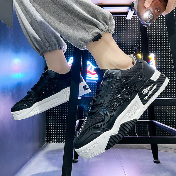 Lameda tallaga meeste sporditossud – valged ja mustad