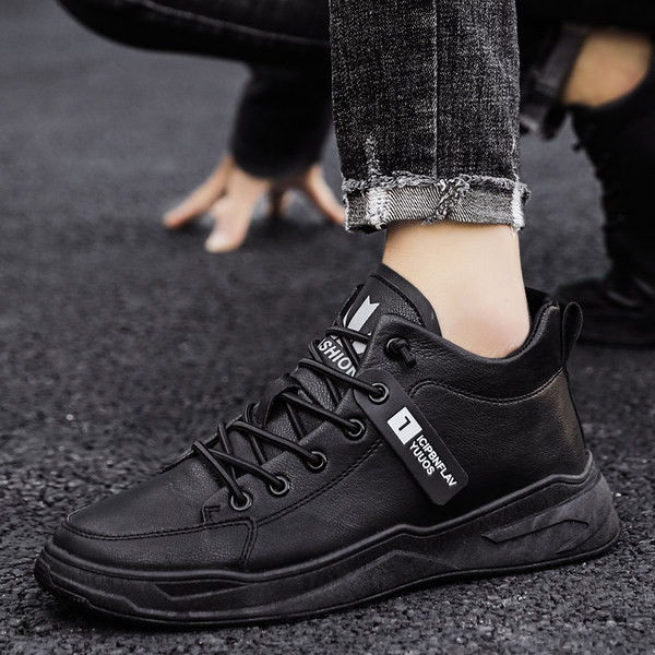 Uus meeste kunstnahast tossude mudel