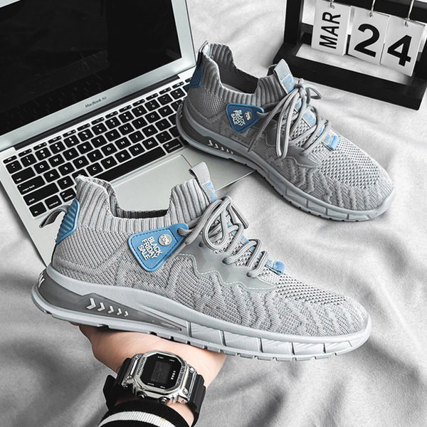 Kolmes värvitoonis meeste tekstiilist tossud