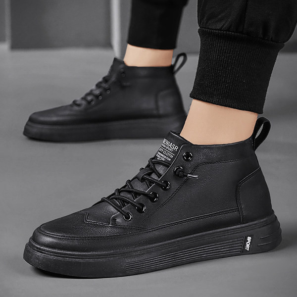 Meeste nahast kõrged tossud lameda tallaga