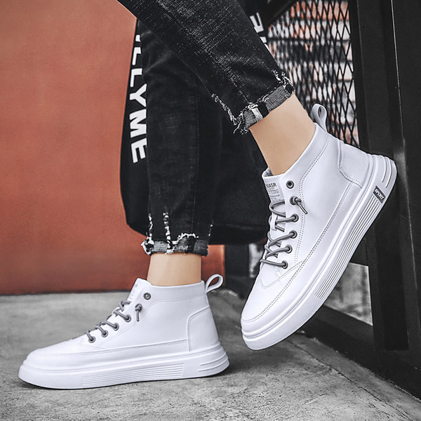 Meeste nahast kõrged tossud lameda tallaga