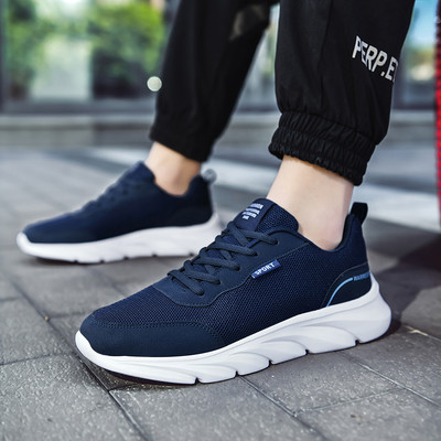 Kolmes värvitoonis tekstiilist meeste tossud