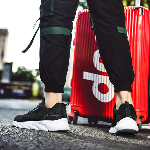 Kolmes värvitoonis tekstiilist meeste tossud