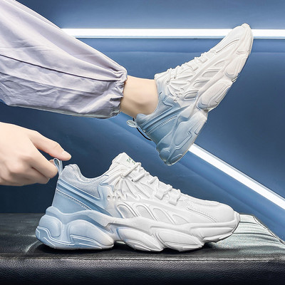 Moodsad kareda tallaga meeste tossud