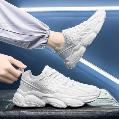 Moodsad kareda tallaga meeste tossud