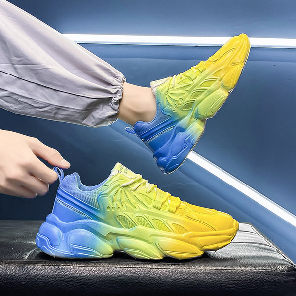 Moodsad kareda tallaga meeste tossud