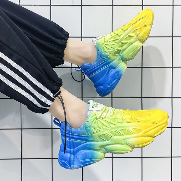 Moodsad kareda tallaga meeste tossud