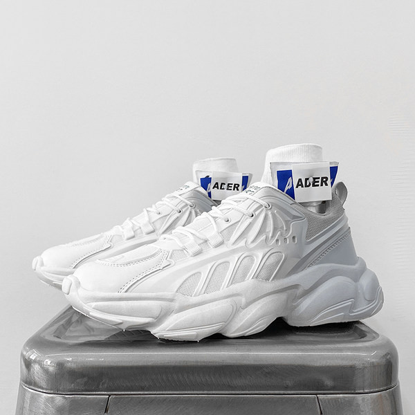 Moodsad kareda tallaga meeste tossud