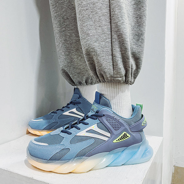 Uus mudel värvilise tallaga meeste tossud