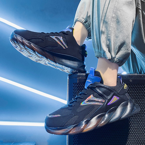 Uus mudel värvilise tallaga meeste tossud