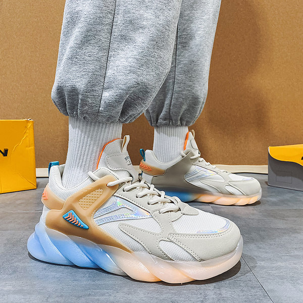 Uus mudel värvilise tallaga meeste tossud