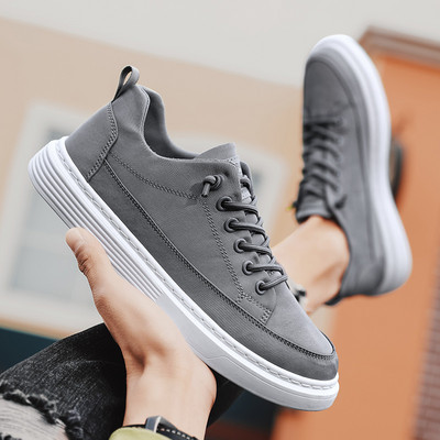 Moodsad, tasase tallaga kunstnahast meeste tossud