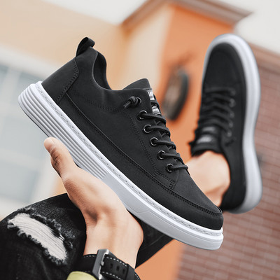 Moodsad, tasase tallaga kunstnahast meeste tossud