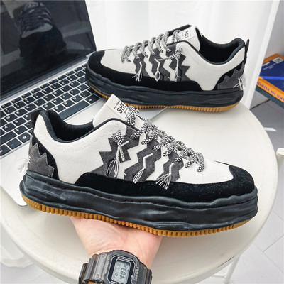 Moodsad tekstiilist tossud meestele