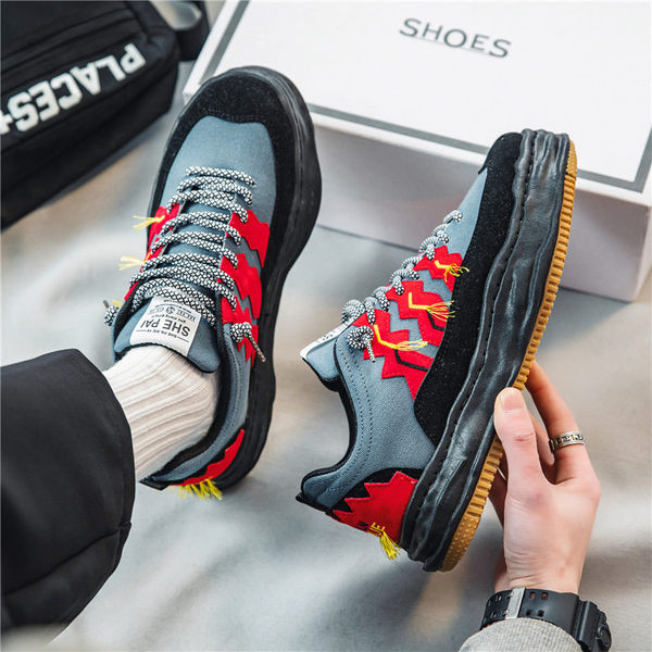 Moodsad tekstiilist tossud meestele