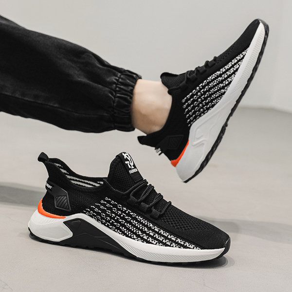 Hingavad valged ja mustad meeste tossud