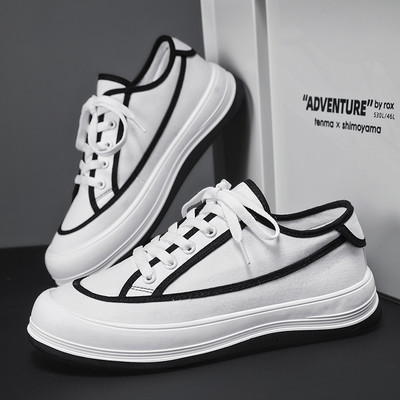 Meeste tekstiilist valged ja mustad tossud