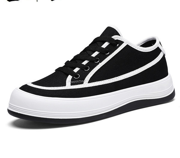 Meeste tekstiilist valged ja mustad tossud