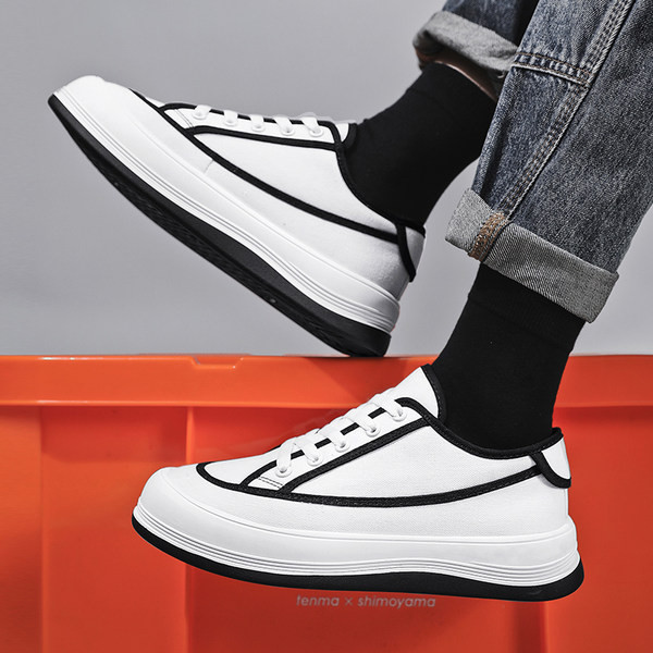 Meeste tekstiilist valged ja mustad tossud