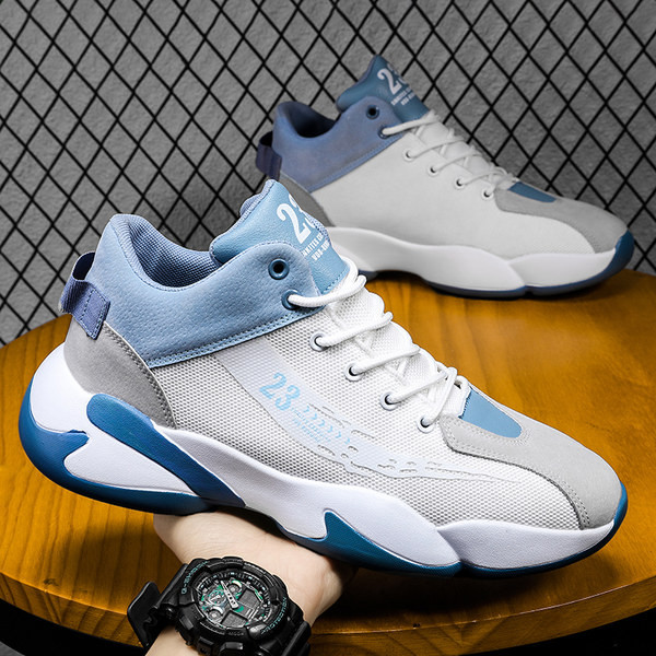 Kolmes värvitoonis paeltega meeste tossud