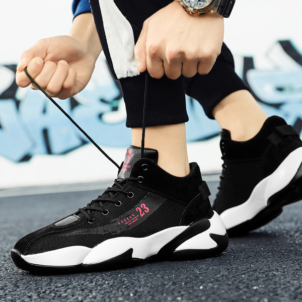 Kolmes värvitoonis paeltega meeste tossud