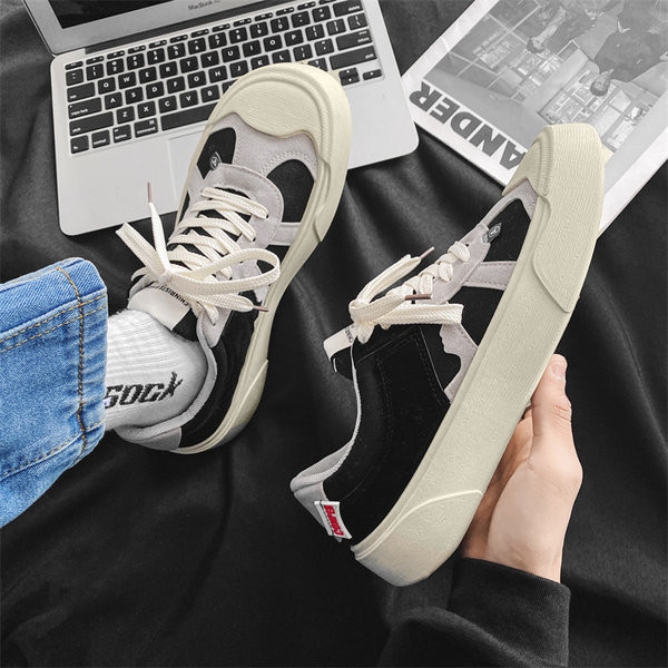 Öko-seemisnahast vabaaja paeltega meeste tossud