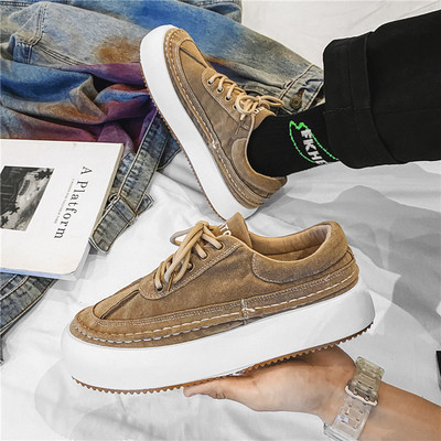 Kolmes värvitoonis paeltega ja lameda tallaga naiste tossud