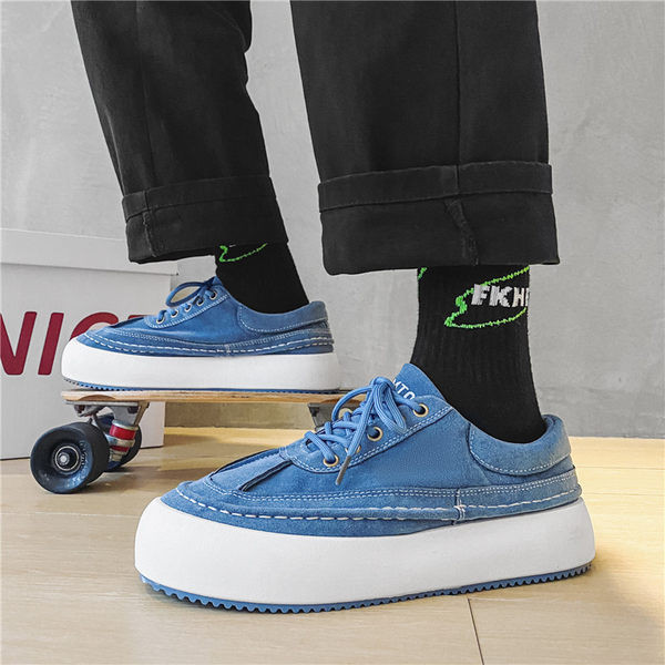 Kolmes värvitoonis paeltega ja lameda tallaga naiste tossud