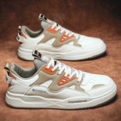 Kolmes värvitoonis ja kirjaga meeste tossud