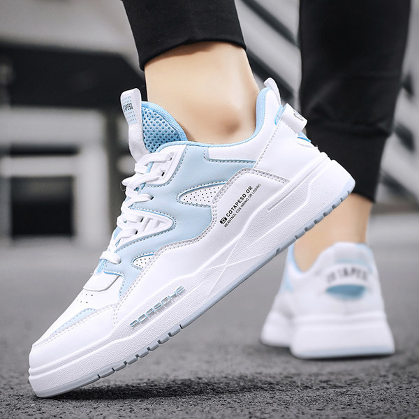 Kolmes värvitoonis ja kirjaga meeste tossud