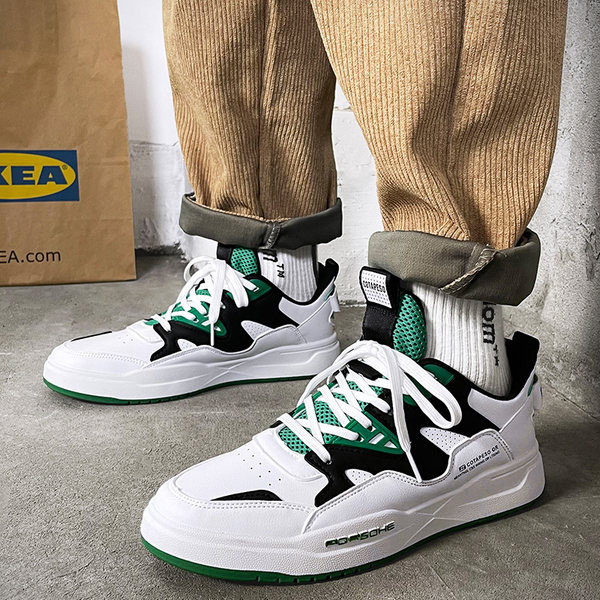 Kolmes värvitoonis ja kirjaga meeste tossud