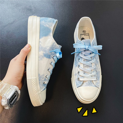 Uus sillerdavates värvides meeste tossude mudel