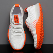 Embleemiga tekstiilist sporditossud