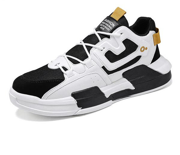 Sportlikud hingavad meeste tossud paelte ja pealdisega