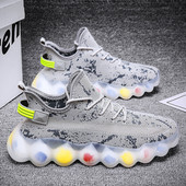 Kareda värvilise tallaga meeste tekstiilist tossud