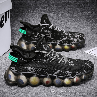 Kareda värvilise tallaga meeste tekstiilist tossud