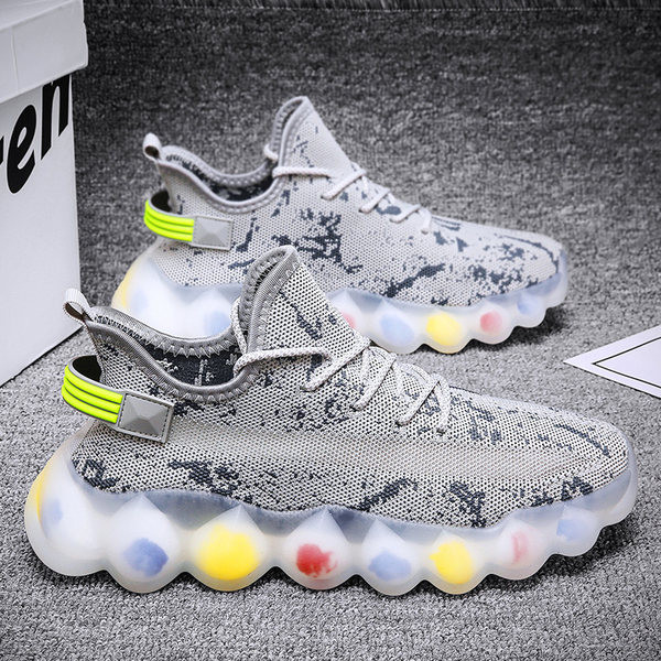 Kareda värvilise tallaga meeste tekstiilist tossud