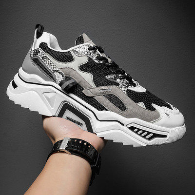 Kolmes värvitoonis paelte ja kareda tallaga meeste tossud