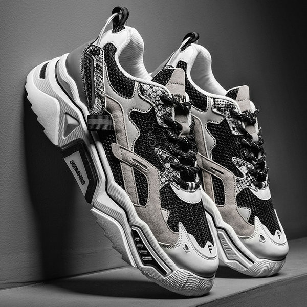 Kolmes värvitoonis paelte ja kareda tallaga meeste tossud