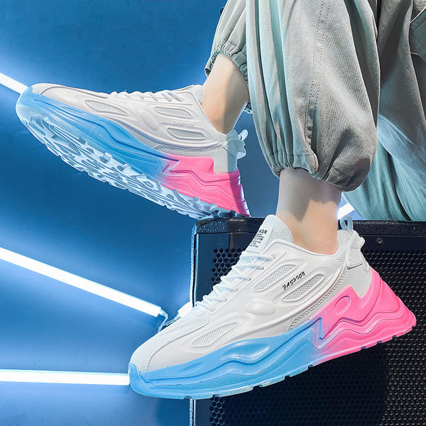 Uus mudel värvilise tallaga meeste tossud