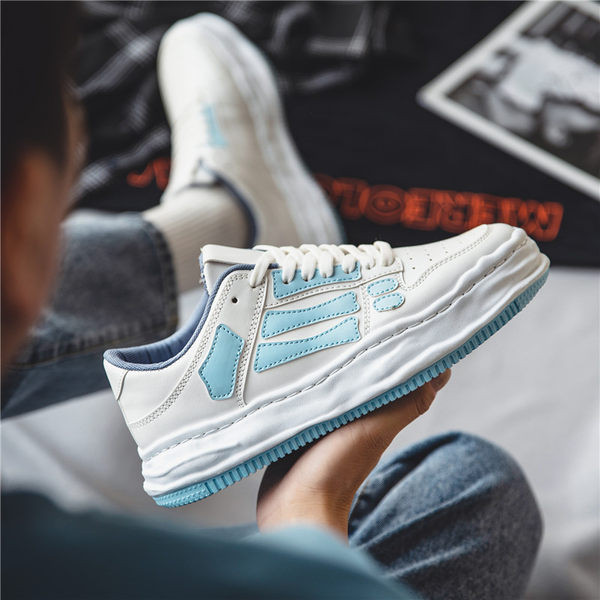 Moodsad paeltega nahast meeste tossud