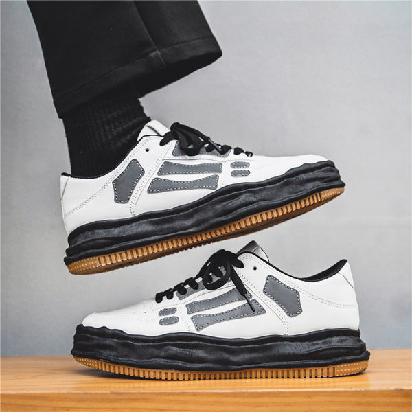 Moodsad paeltega nahast meeste tossud