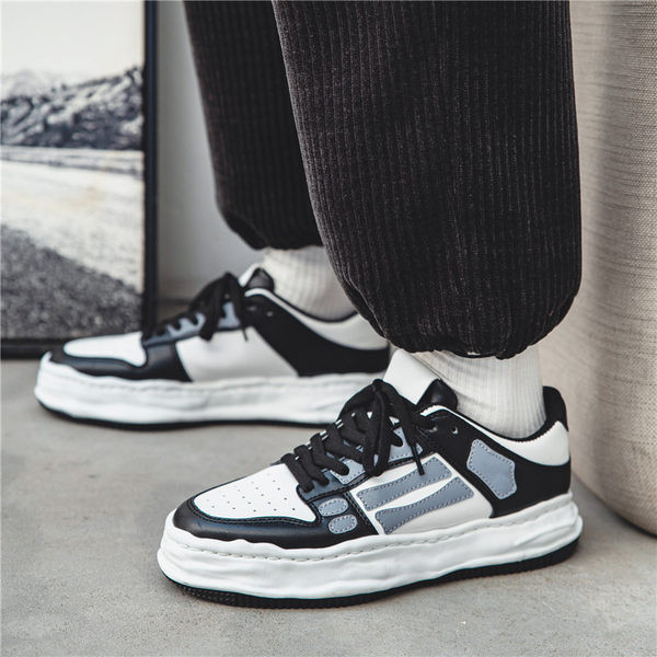 Moodsad paeltega nahast meeste tossud