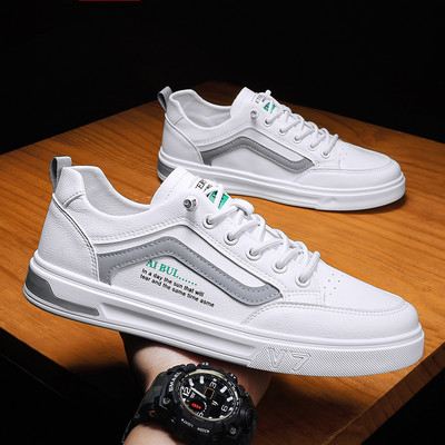 Спортни мъжки обувки от изкуствена кожа -бял цвят