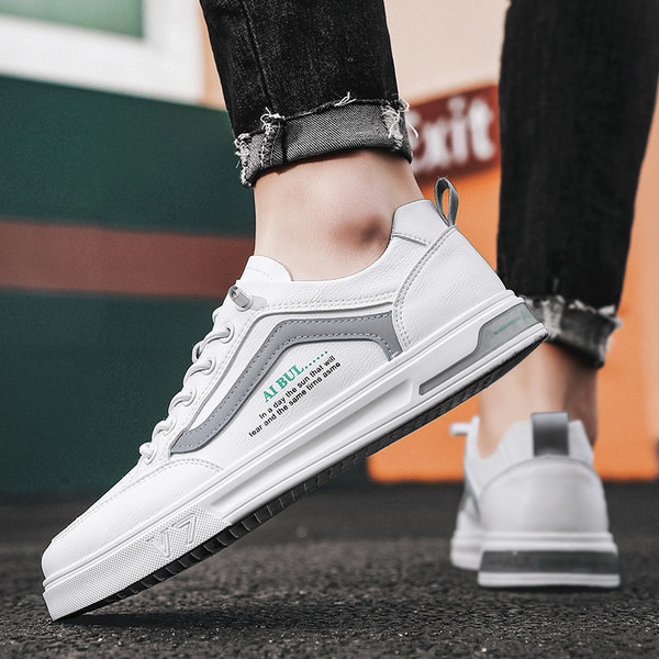 Спортни мъжки обувки от изкуствена кожа -бял цвят