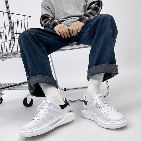 Мъжки маратонки с връзки в бял цвят 