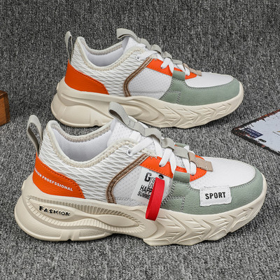 Спортни маратонки с мрежа и груба подметка и връзки