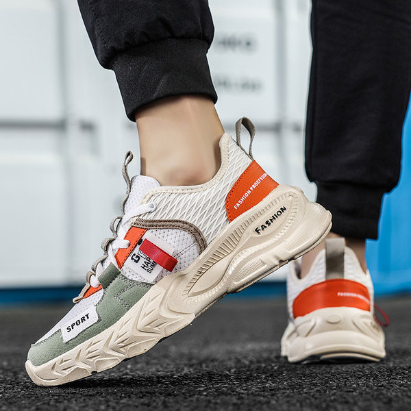 Спортни маратонки с мрежа и груба подметка и връзки