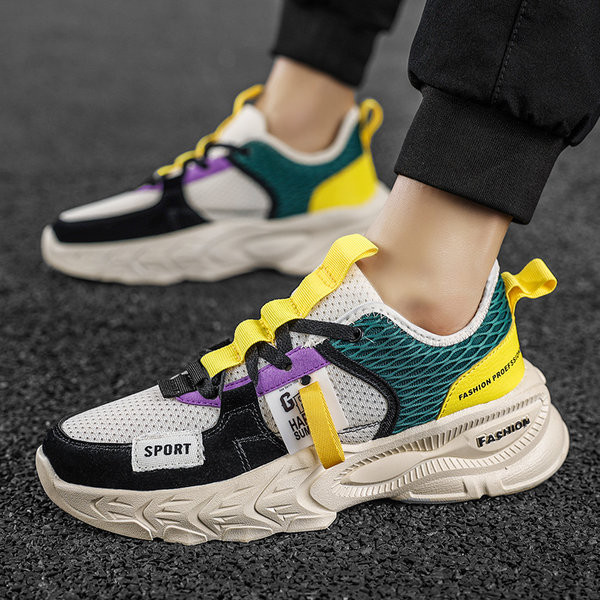 Спортни маратонки с мрежа и груба подметка и връзки