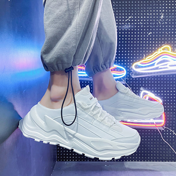 Мъжки маратонки  в три цвята и груба подметка 